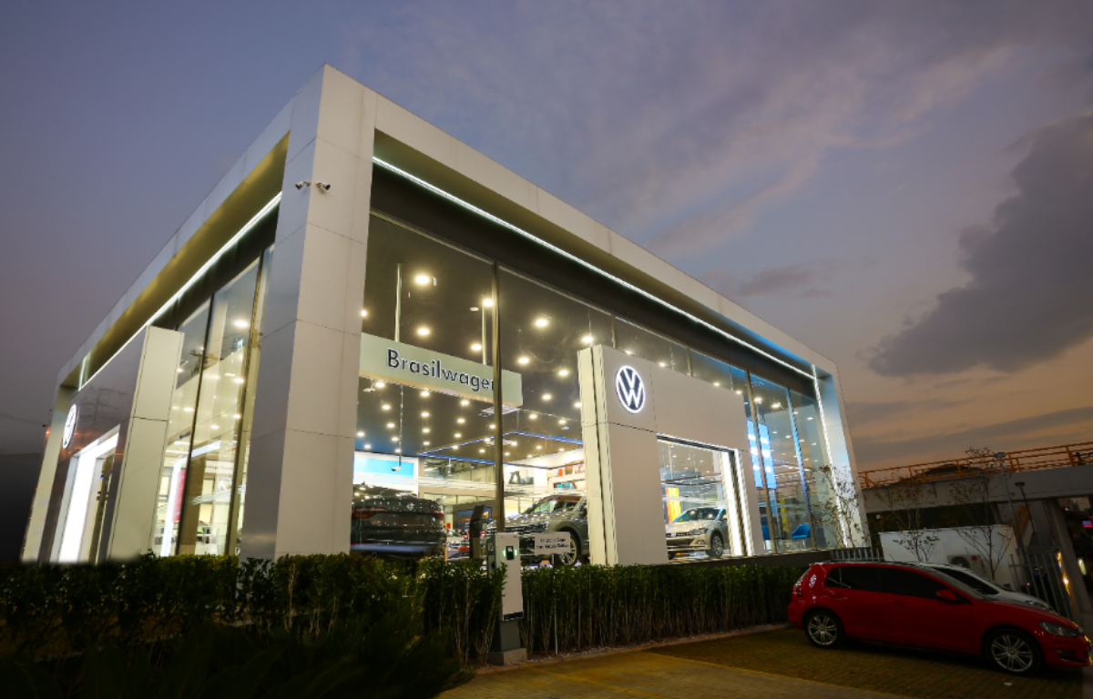 AutoData Editora - Volkswagen inaugura concessionária com novo visual
