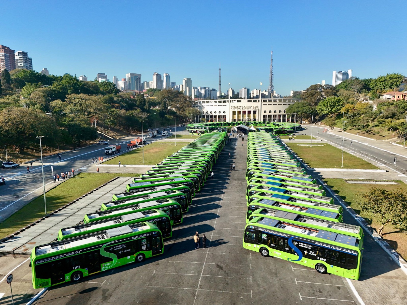 BYD lidera emplacamentos de ônibus elétricos no Brasil e alcança 74% do mercado em julho