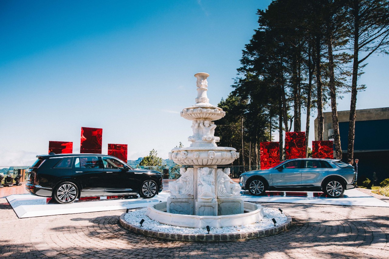 cadillac vistiq e lyriq